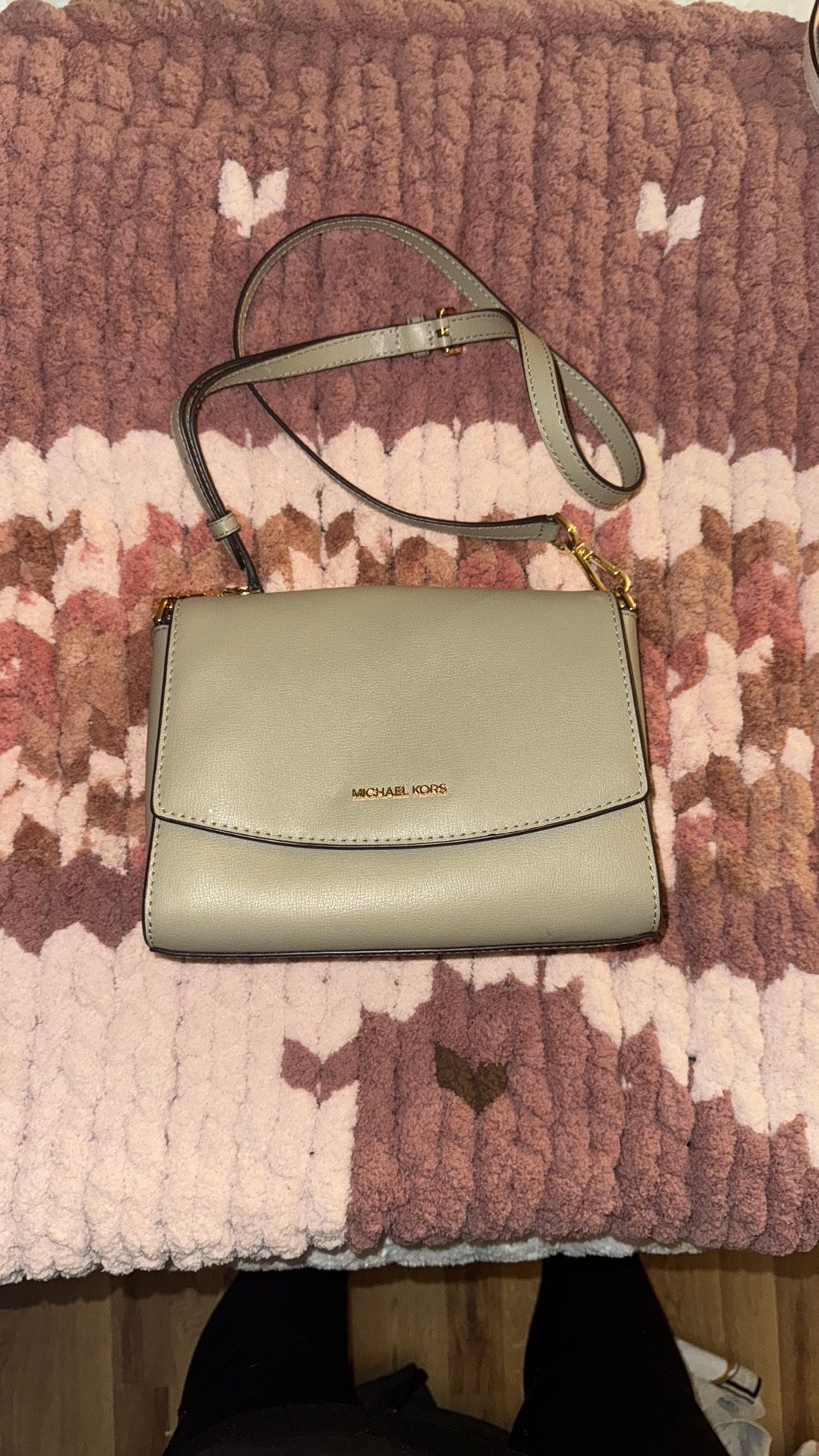 Michael Kors Ellis Medium Messenger Bag