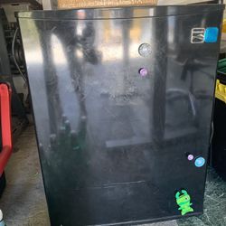Kenmore mini Fridge Small