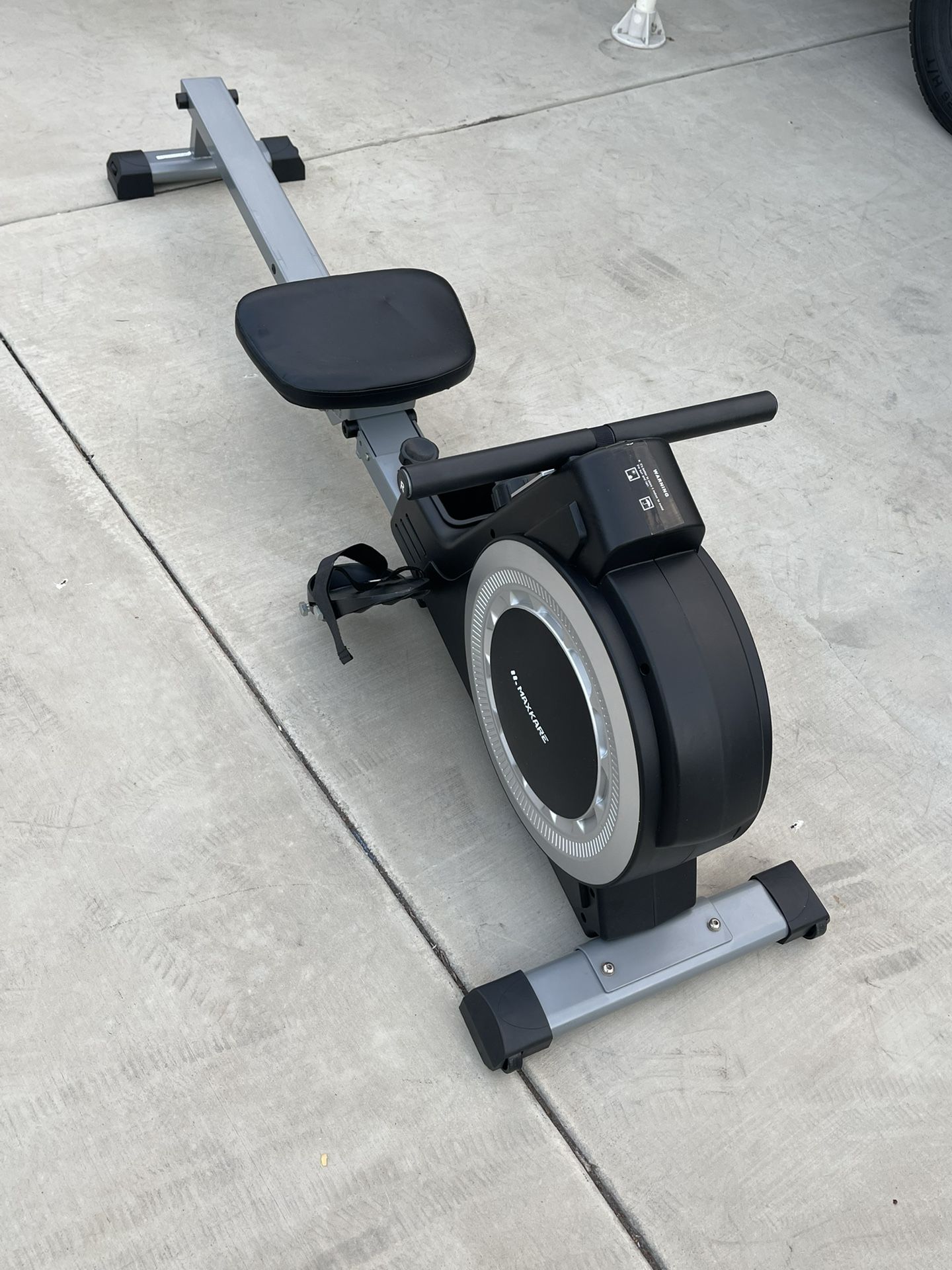Maxkare Magnetic Row Machine Excellent Condition Exercise At Home Has Wheels Easy To Move Elliptical, Treadmill , Speed Bike, Weight Yoga Mats