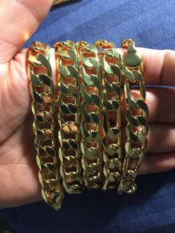 Selling my 24 k 🇮🇹 Italy Gold necklace and bracelet set