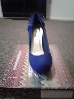 Blue 7 1/2 heel