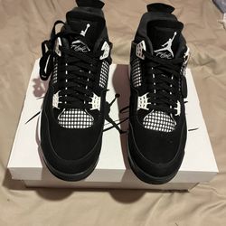 Jordan 4 Retro White Thunder