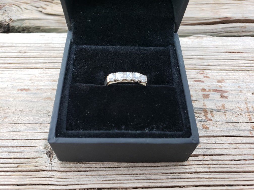 Sterling silver 925 CZ ring size 6