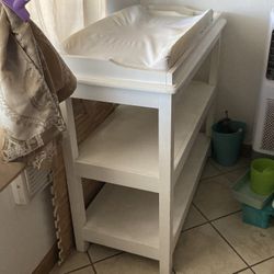 BABY CHANGING STATION 