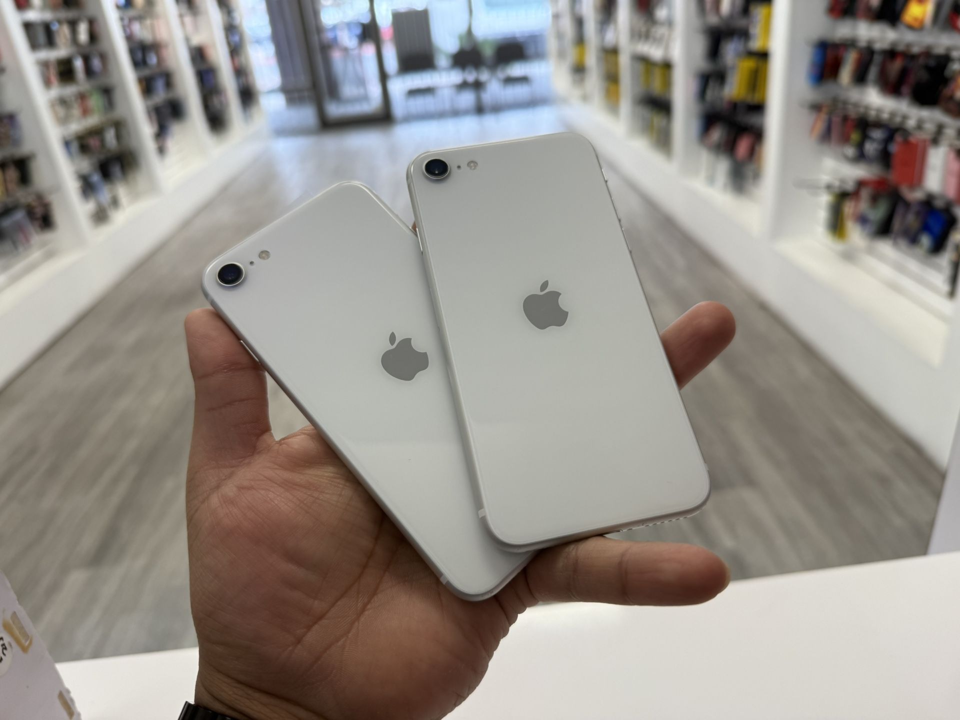 iPhone Se 2nd Gen 64GB Unlocked