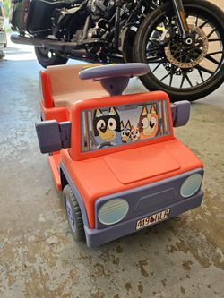 Bluey ride-on toddler car / electric