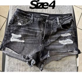Woman’s shorts size 4