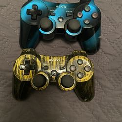 Two Klno PS3 Controllers Look New
