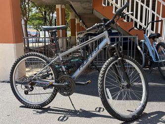Bike + Free Bike Pump - Good Condition