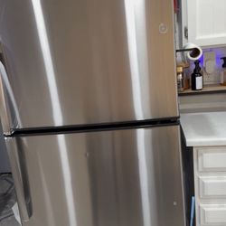 GE Refrigerator 