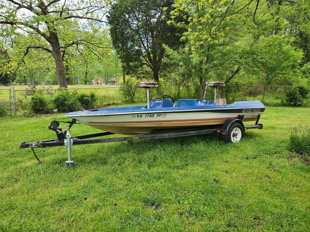 1986 Bayliner 17' bass boat & Trailer no motors HAVE TITLES for Sale in