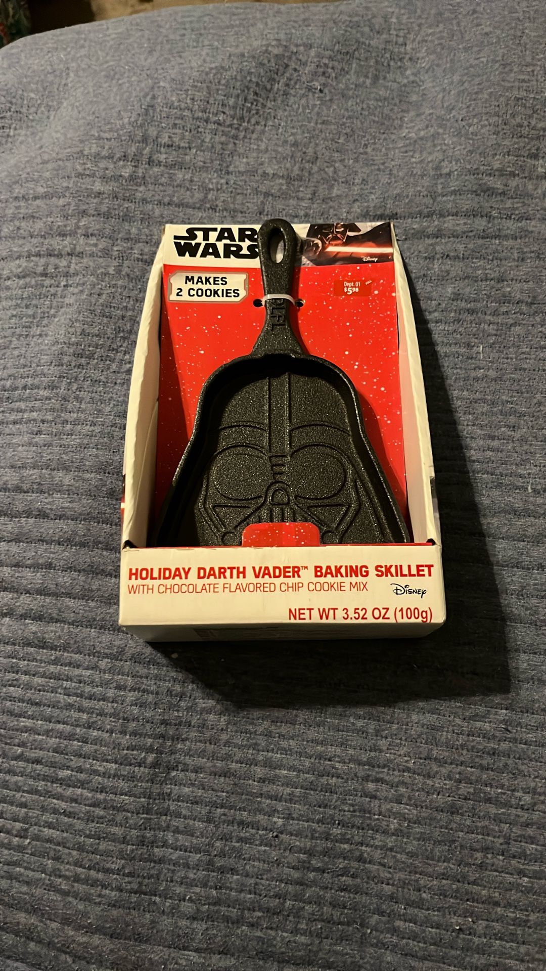 Star Wars Holiday, Darth Vader baking skillet