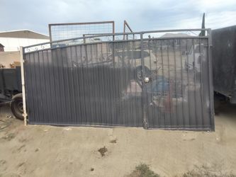 Puerta De Metal