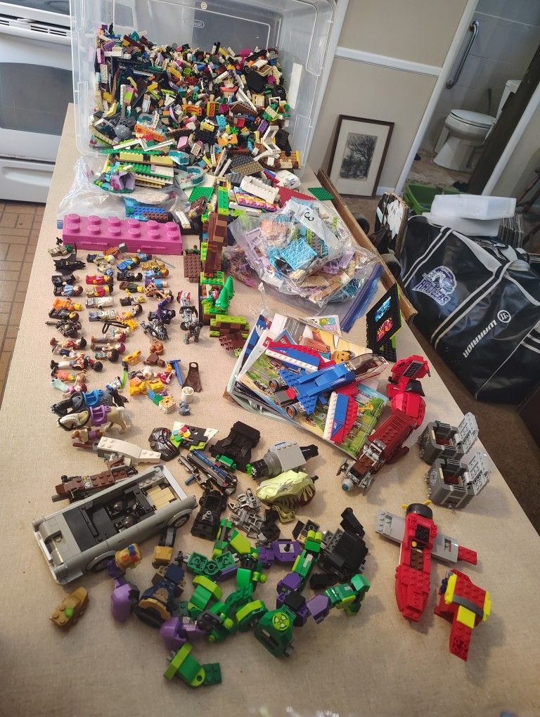 25lb Legos, 30+ Minifigs, See All Pics!