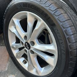 TWO TIRES ONLY / KUMHO RADIAL/ MICHELIN 