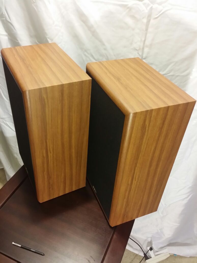 Cambridge Soundworks model 6 by Henry Kloss