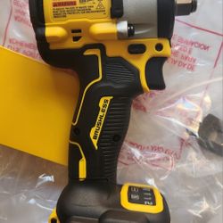 New DEWALT Atomic 20V 1/2in Compact Impact Wrench DCF921B
