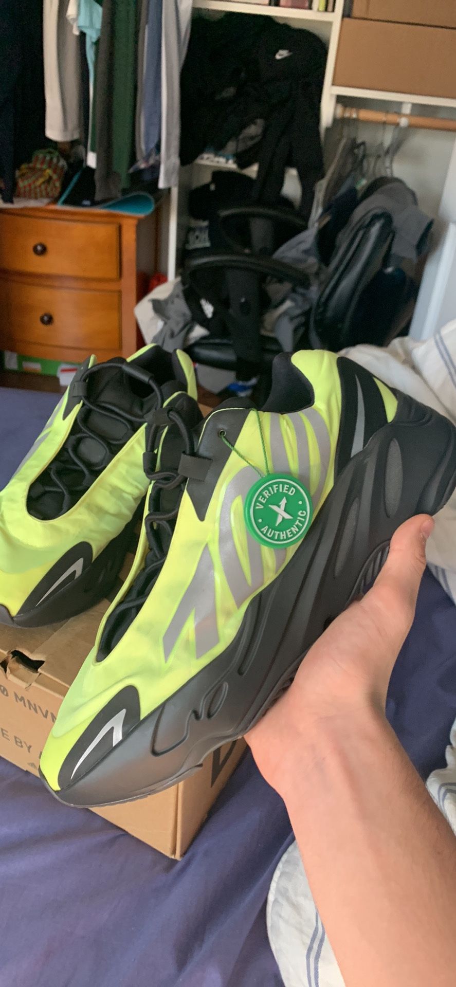 yeezy 700 phosphor