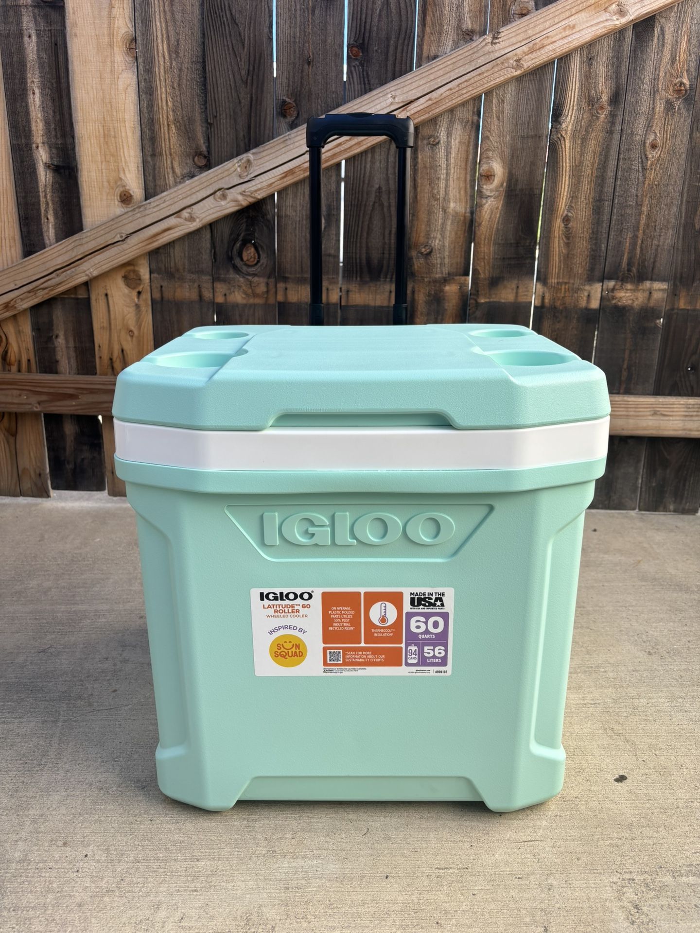 Igloo Latitude 60qt / 94 Cans Rolling Cooler with Retractable Handle and Cup Holder