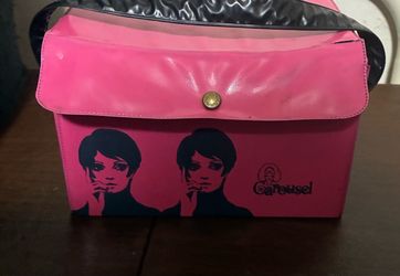 Carousel 1960s wig box with Twiggy