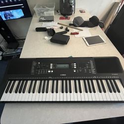 Yamaha PSR- E373 Electric Piano