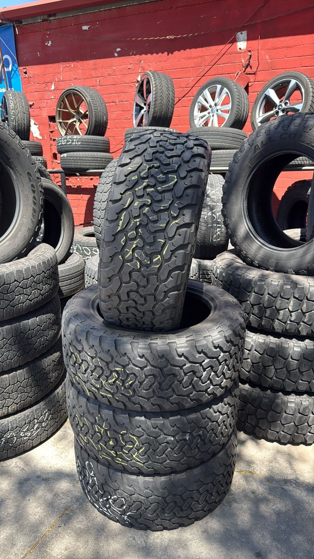 33x12.50R17 Used Truck Tires