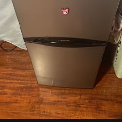Medium Sized Mini Fridge 