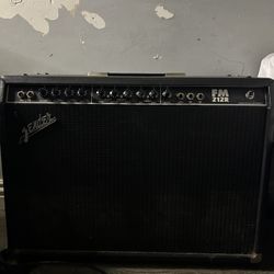 FM 212R Fender, Amp With Guitar Cable 