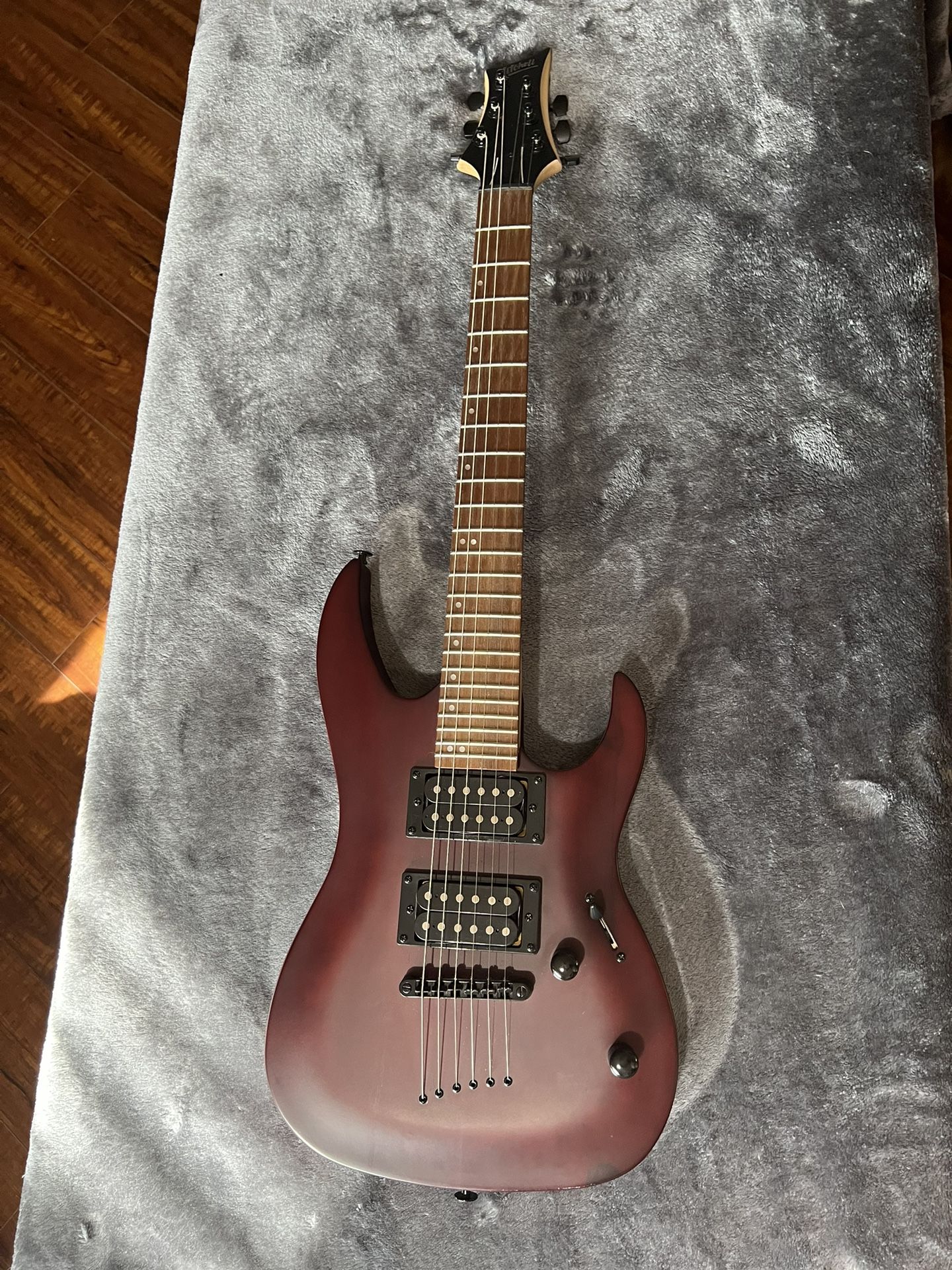 Mitchell mm100 Mini Double-Cutaway Electric Guitar