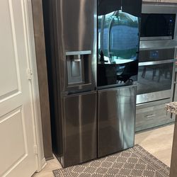 LG 27cu. ft Side By Side Smart Refrigerator/Freezer 