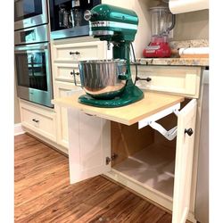 Kitchen appliance lift