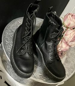 Sincerely Jules Boots Size 8.5