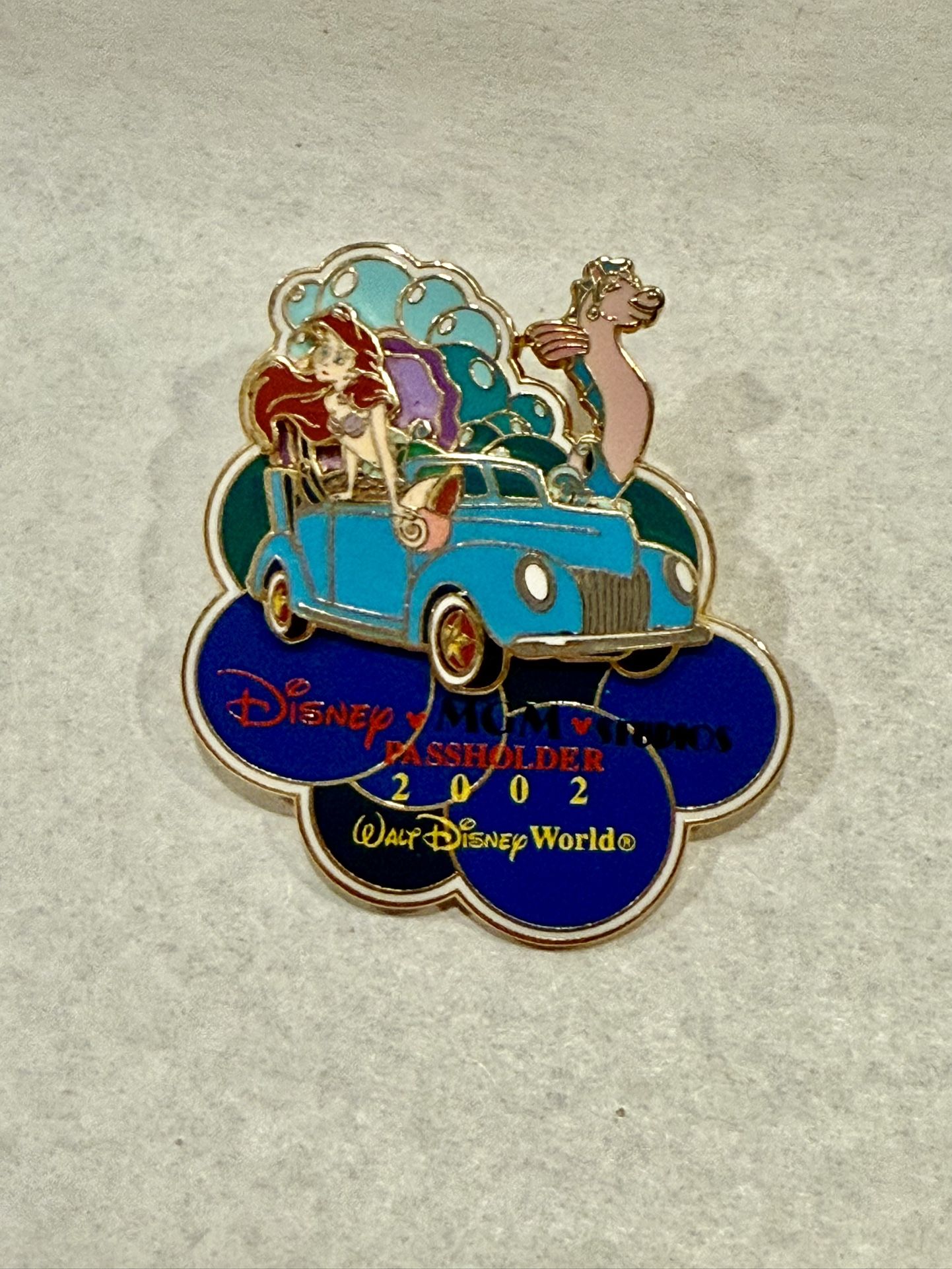 2002 DISNEY MGM STUDIOS MOTORCARS PARADE ARIEL PASSHOLDER PIN LE 7500