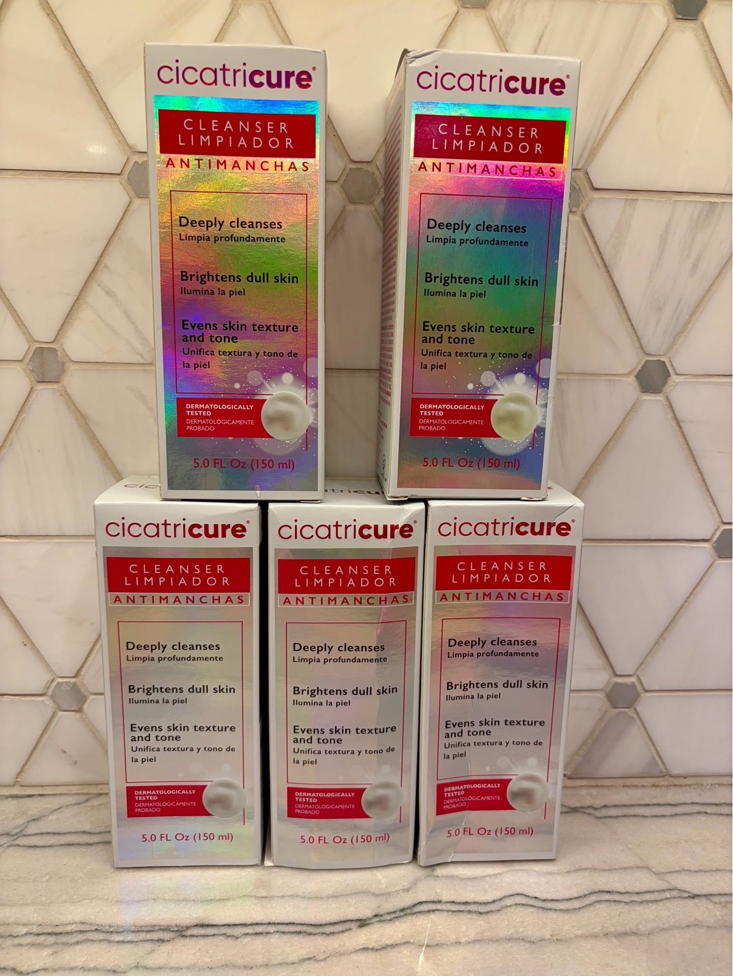 Cicatricure Antimanchas cleanser, 5.0 fl oz. This facial cleanser is designed to brighten skin and even texture. New/unopened.