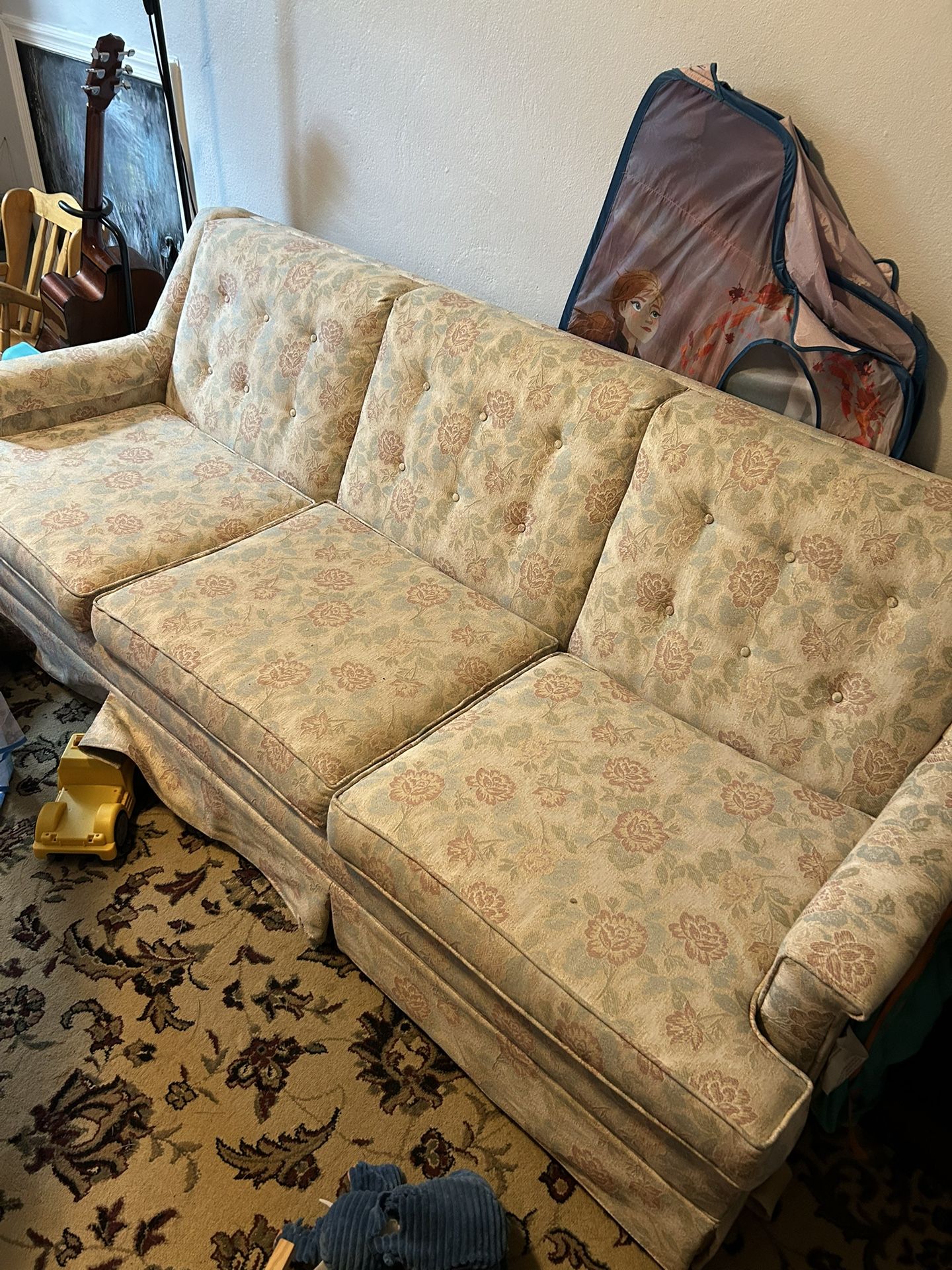 Free Retro Floral Couch