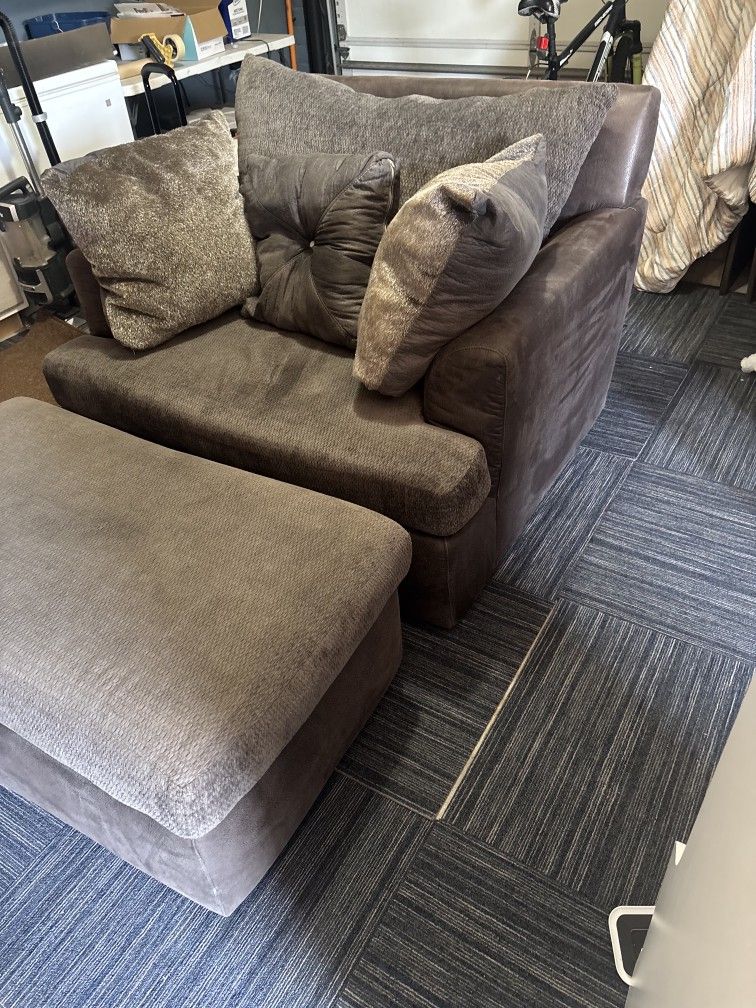 Comfy Large Accent Arm Chair With Ottoman