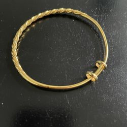 Gold Plated Bracelet Used But Excellent Condition Pick Up Raseda And Vanowen 