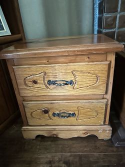 Free bed side table