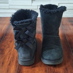 UGG Bailey Bow II Black Suede Sheepskin Boots Size 8