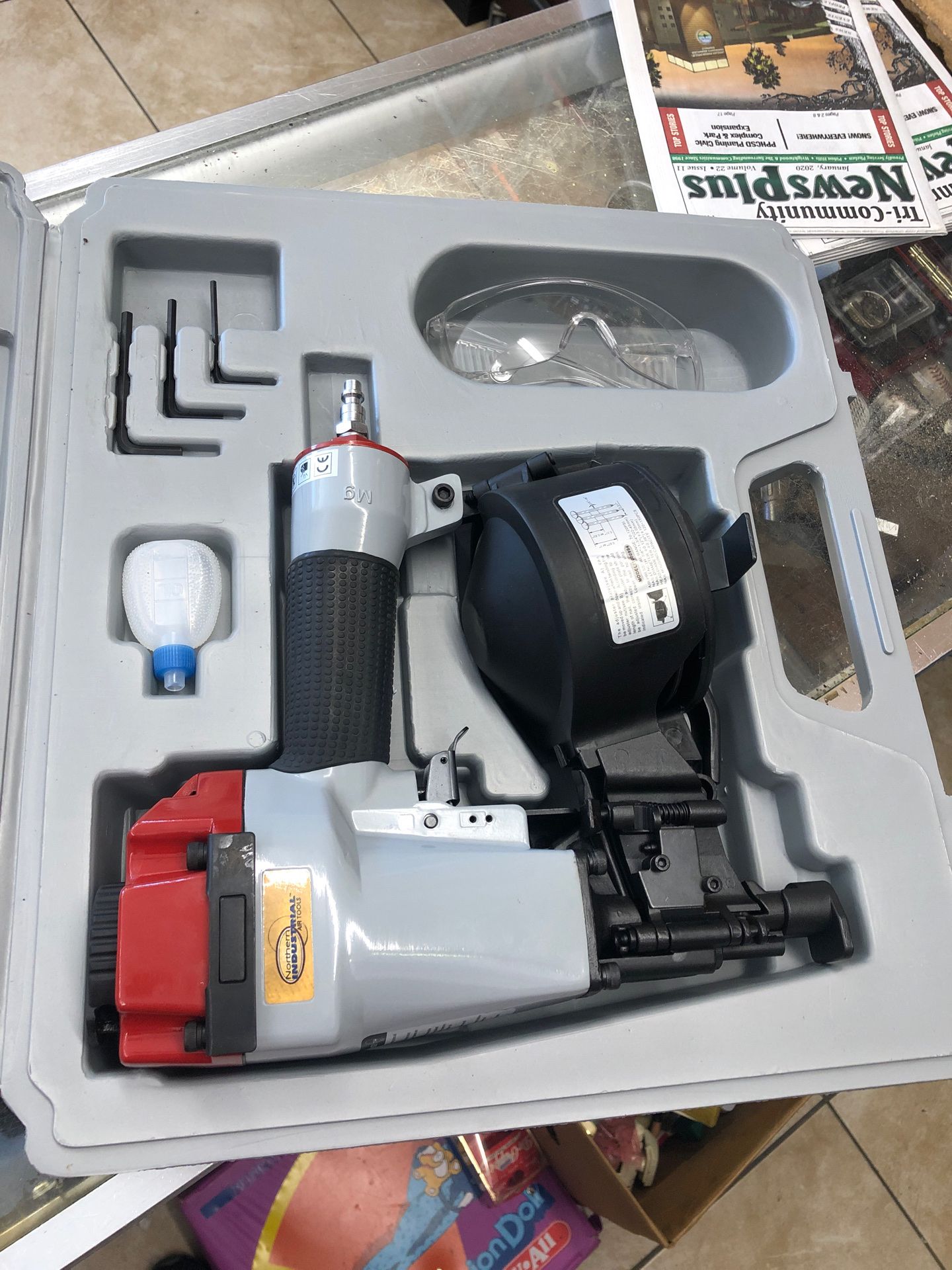 Roofing nail gun