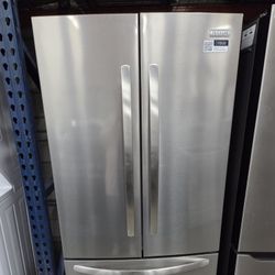 Frigidaire
31.5 in. 18 cu. ft. Counter-Depth French Door Refrigerator in White with CrispSeal crispers