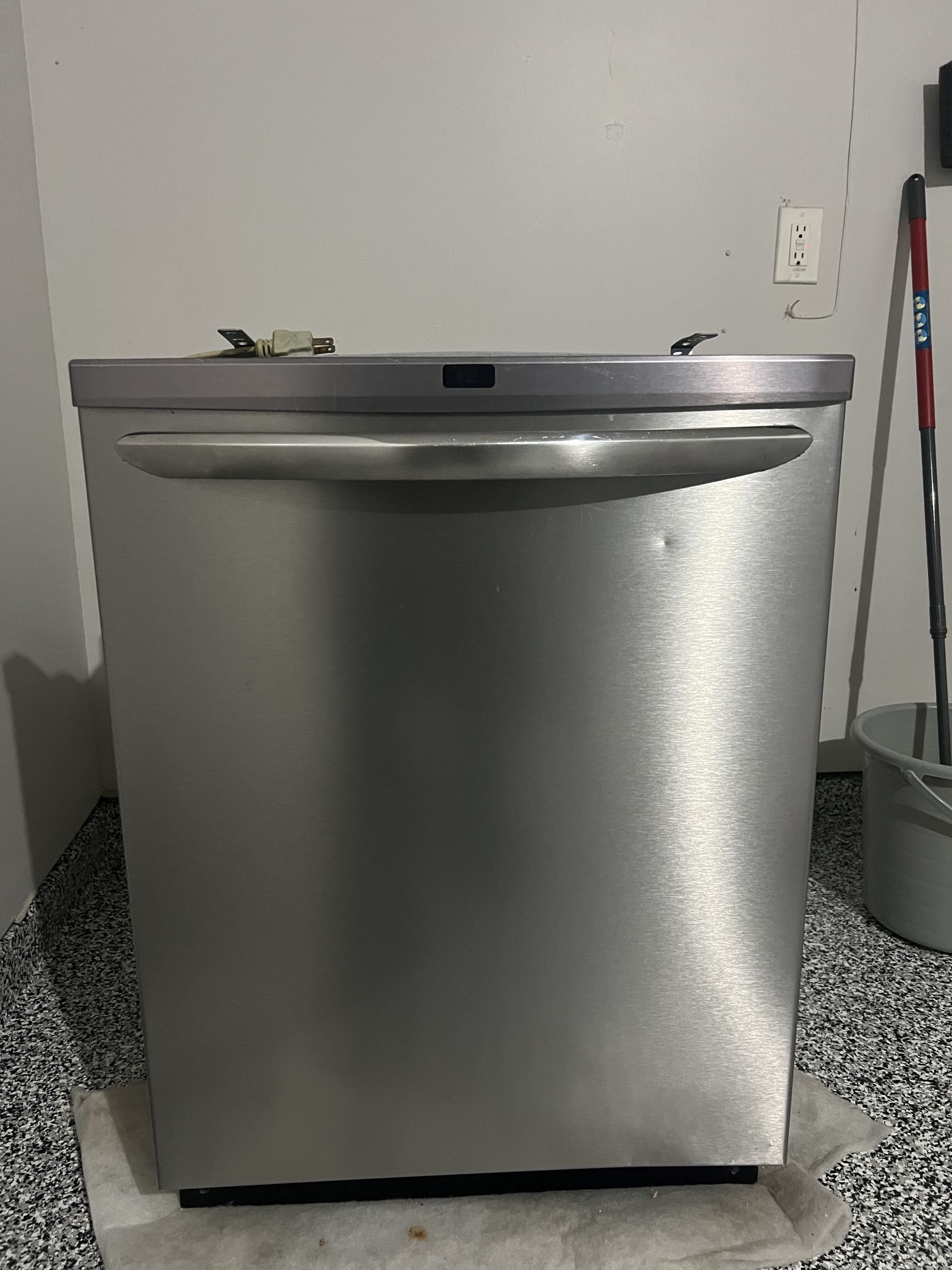 Frigidaire 24" Dishwasher