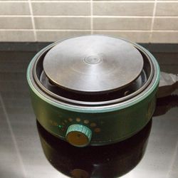 Small hot plate for kettle or small pot etc

