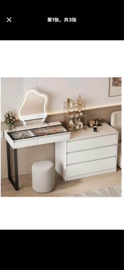 Makeup desk