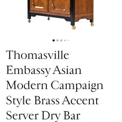 Thomasville Diningroom Set. China Hutch and Base, 6 Chairs, 1 Table with 1 expandable Leaf,  1