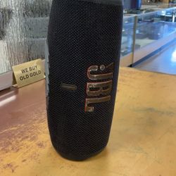 JBL Charge 5 Bluetooth Speaker 