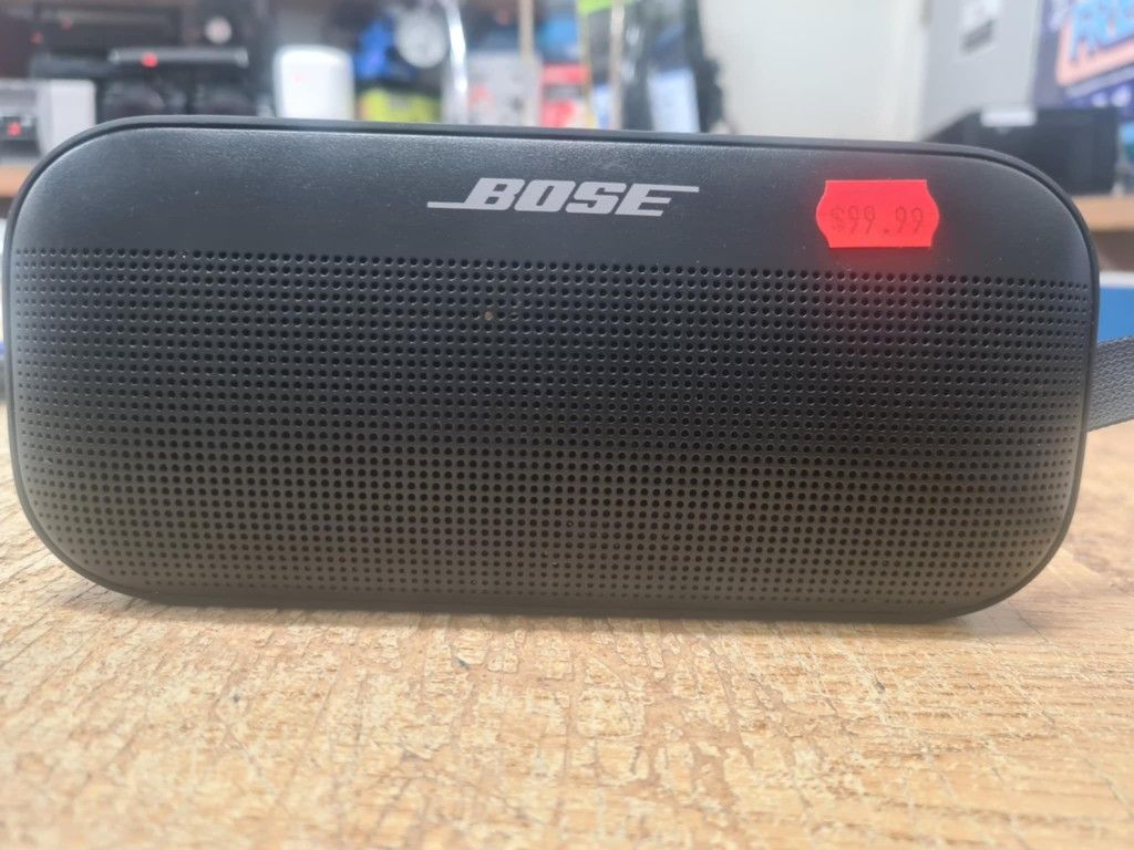 Bose SoundLink Flex Portable Bluetooth Speaker (2nd Gen), Portable Outdoor Speaker with Hi-Fi Audio, Up to 12 Hours Battery Life, Waterproof