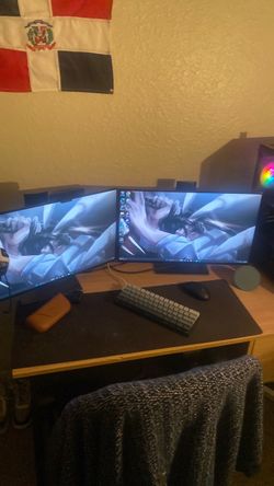 Dual Monitor Desktop PC Gaming Setup