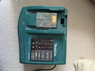 Makita Charger 
