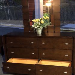 Modern Solid Wood Long Dresser With Big Drawers, Big Mirror. Drawers Sliding Smoothly Great Conditipn